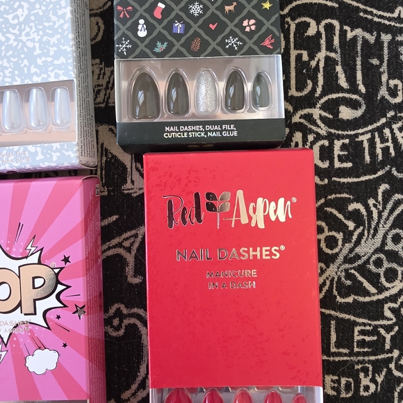 Red Aspen Press-On Nails Set - Multi-Color Collection - Picture 5 of 6